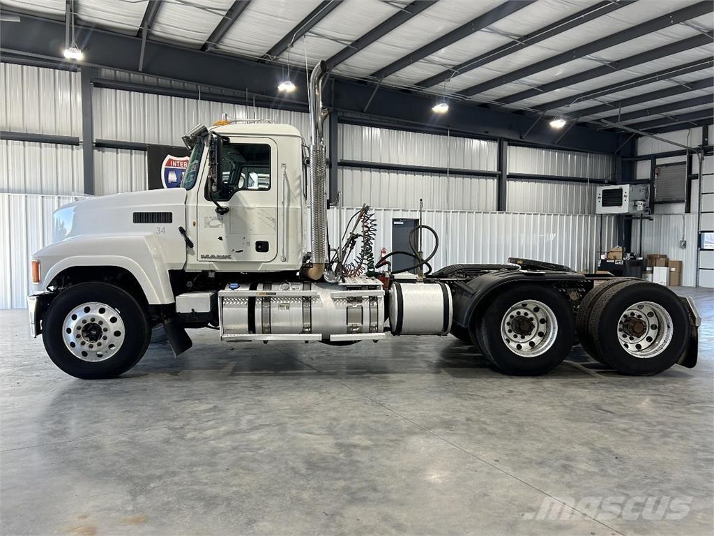 Mack CHU613 Tracteur routier