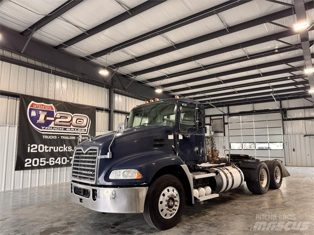 Mack CXU613 Tracteur routier