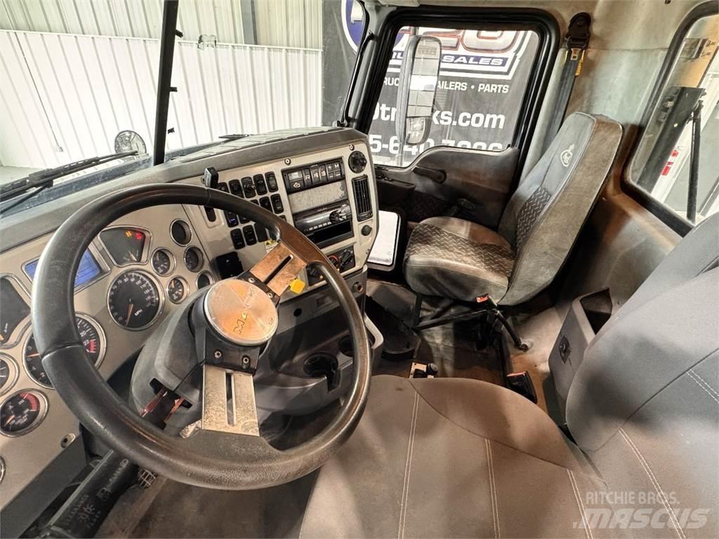 Mack CXU613 Tracteur routier