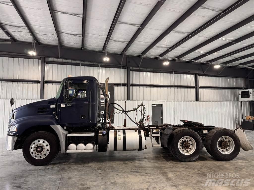 Mack CXU613 Tracteur routier