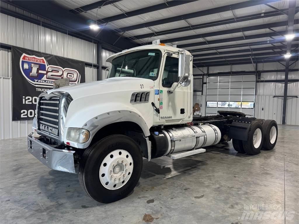 Mack GU713 Tracteur routier