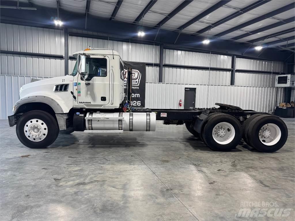 Mack GU713 Tracteur routier