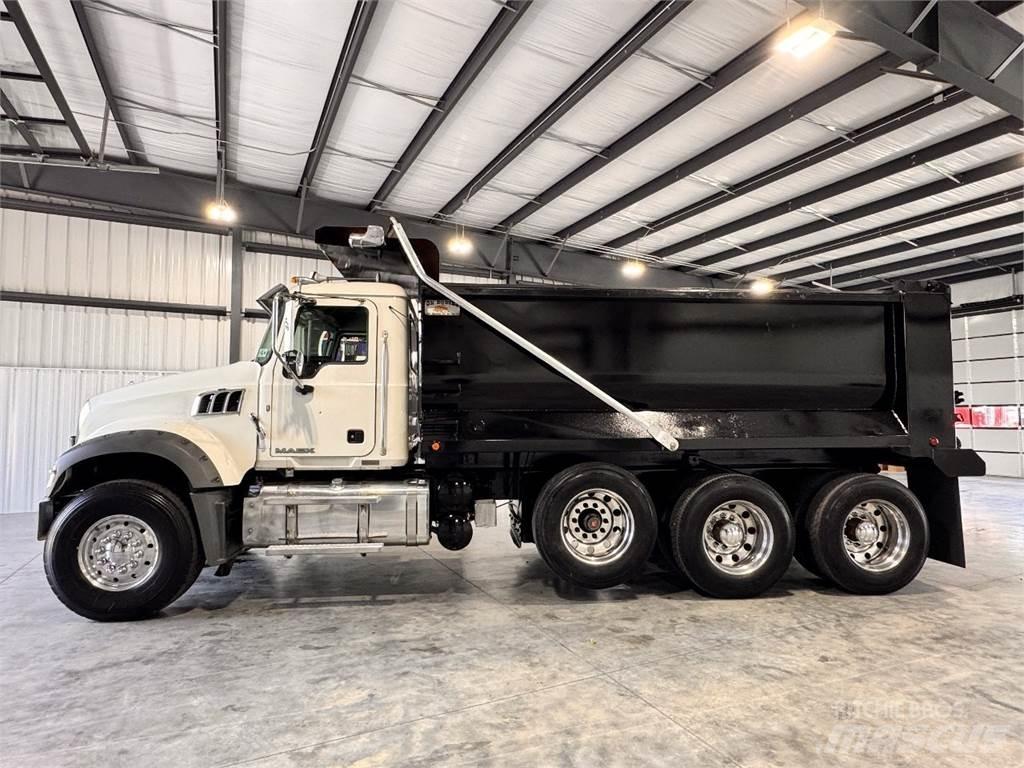 Mack GU713 Camion benne