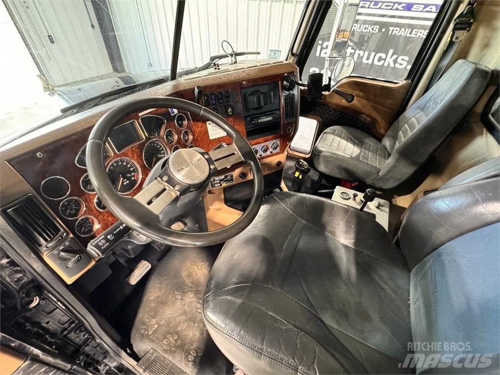 Mack GU713 Camion benne