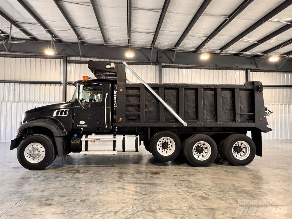 Mack GU713 Camion benne
