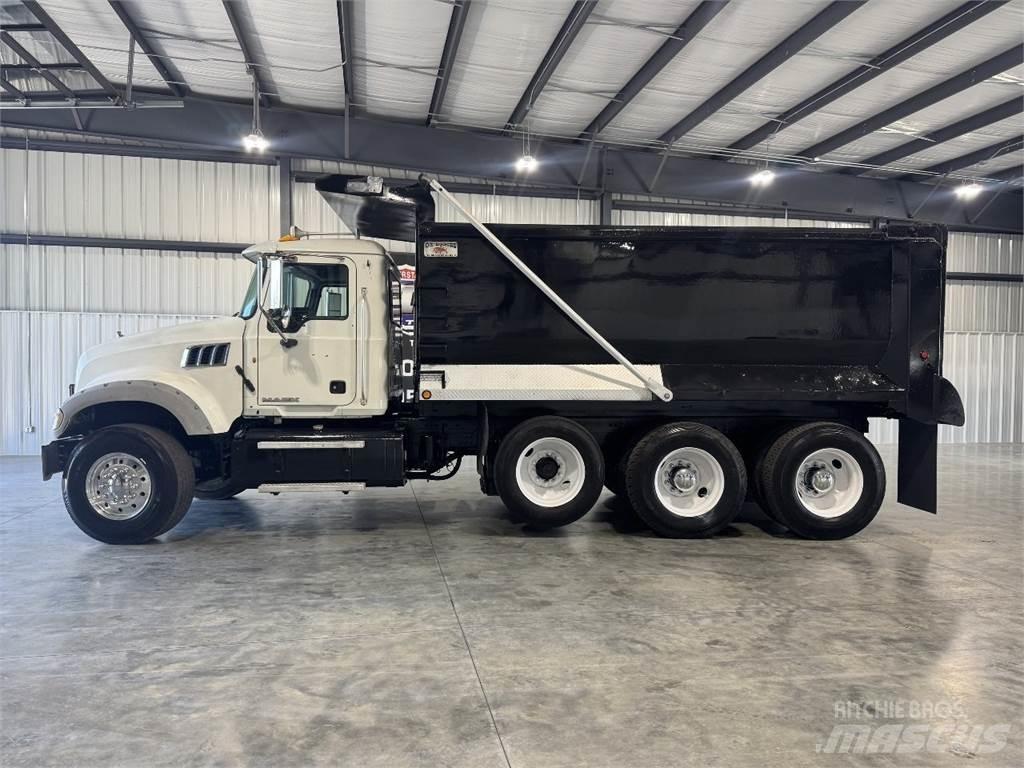Mack GU713 Camion benne