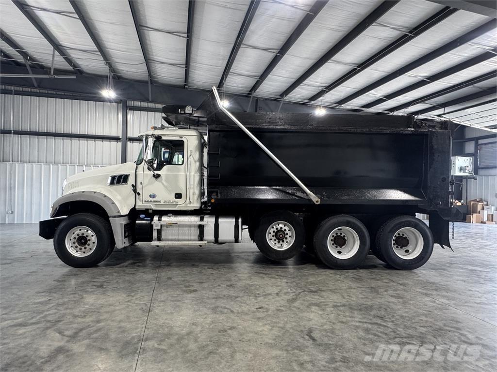 Mack GU713 Camion benne