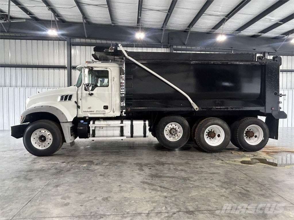 Mack GU713 Camion benne