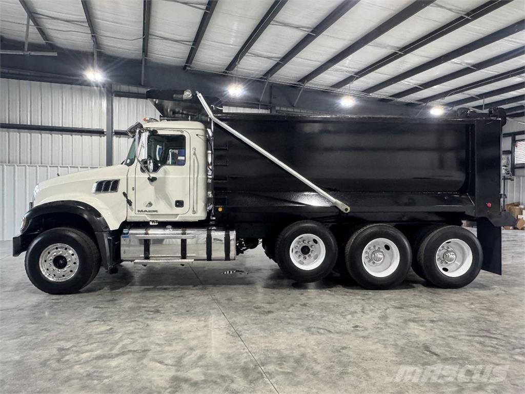 Mack GU713 Camion benne