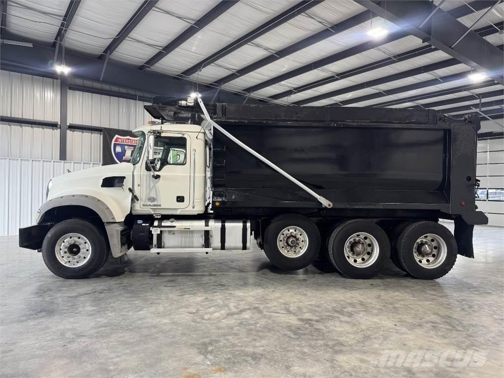 Mack GU713 Camion benne