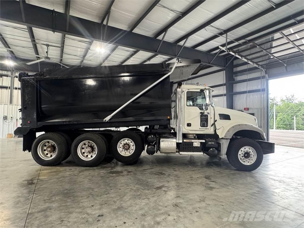 Mack GU713 Camion benne