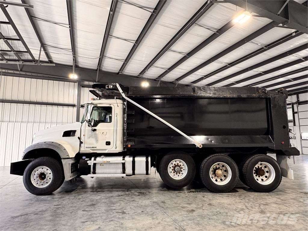 Mack GU713 Camion benne