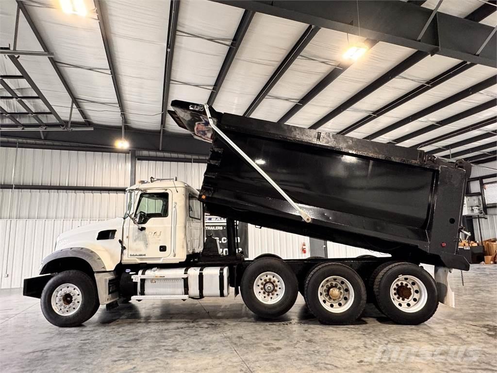 Mack GU713 Camion benne