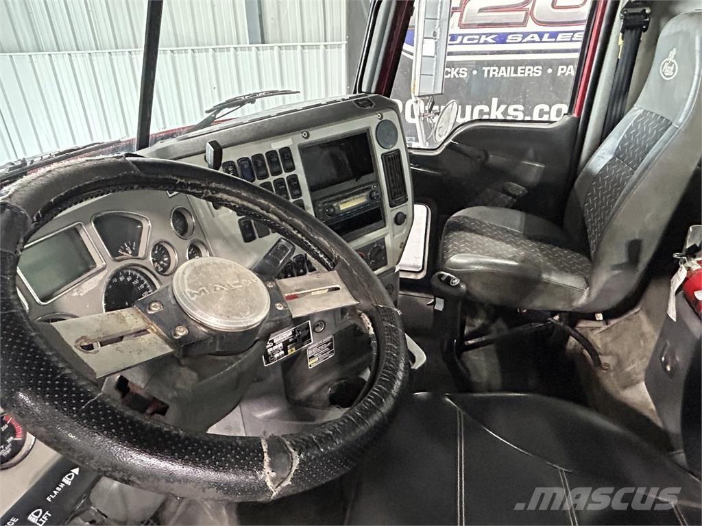 Mack GU713 Tracteur routier