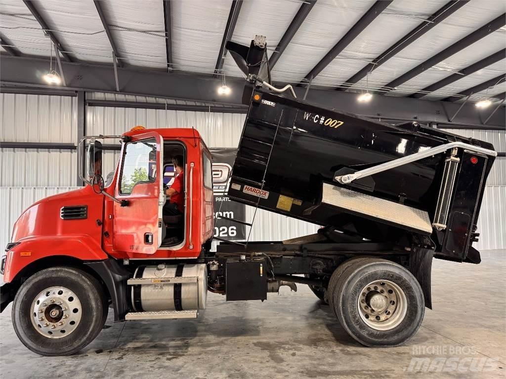 Mack MD6 Camion benne