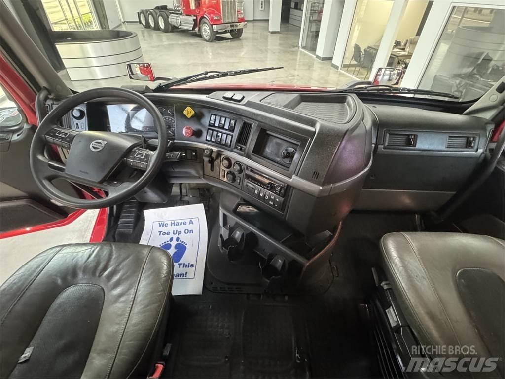 Volvo VNL64T740 Tracteur routier