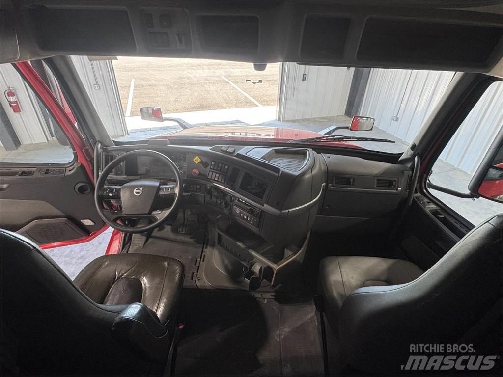 Volvo VNL64T740 Tracteur routier