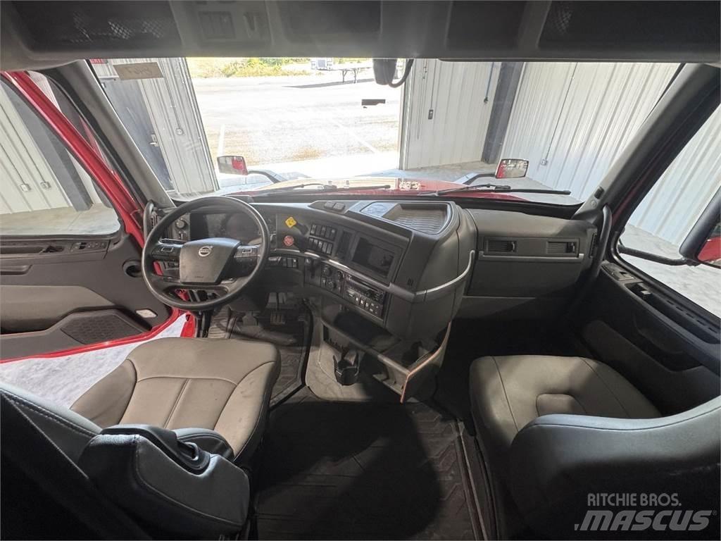 Volvo VNL64T740 Tracteur routier