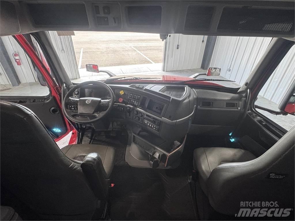 Volvo VNL64T740 Tracteur routier
