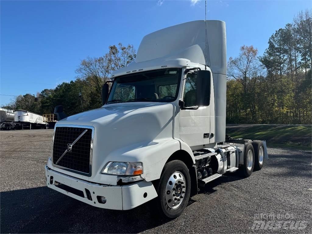 Volvo VNM64T200 Tracteur routier