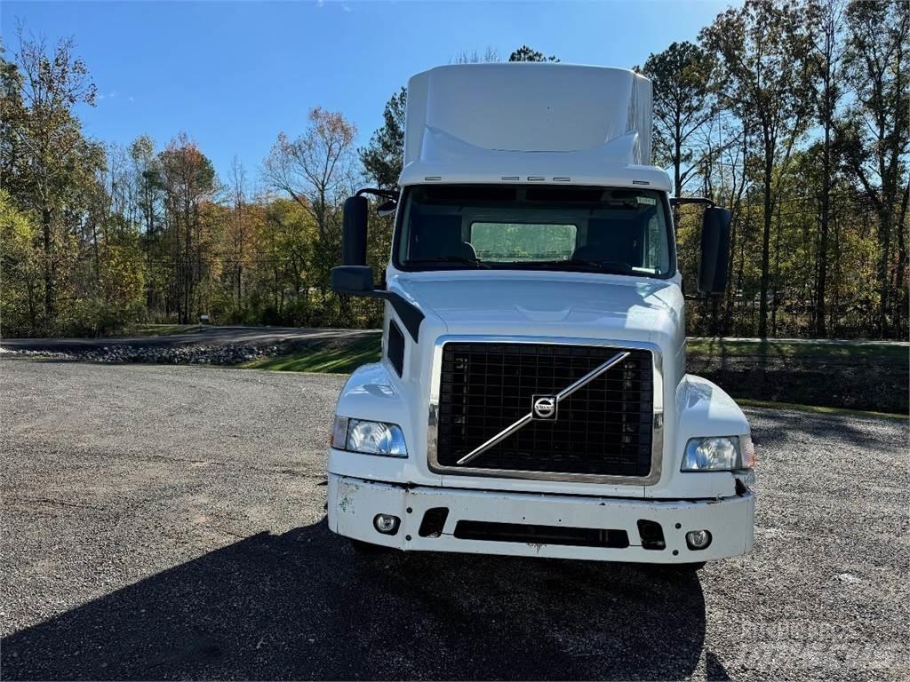 Volvo VNM64T200 Tracteur routier