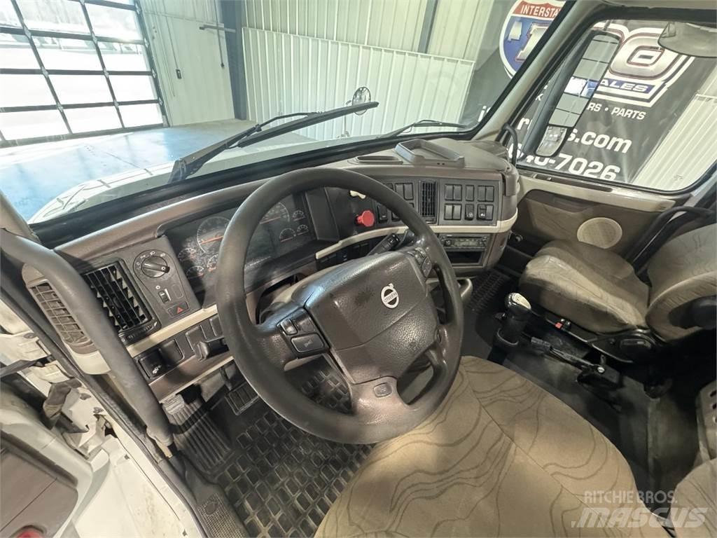 Volvo VNM64T200 Tracteur routier