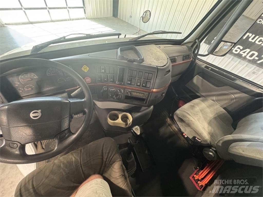 Volvo VNM64T200 Tracteur routier