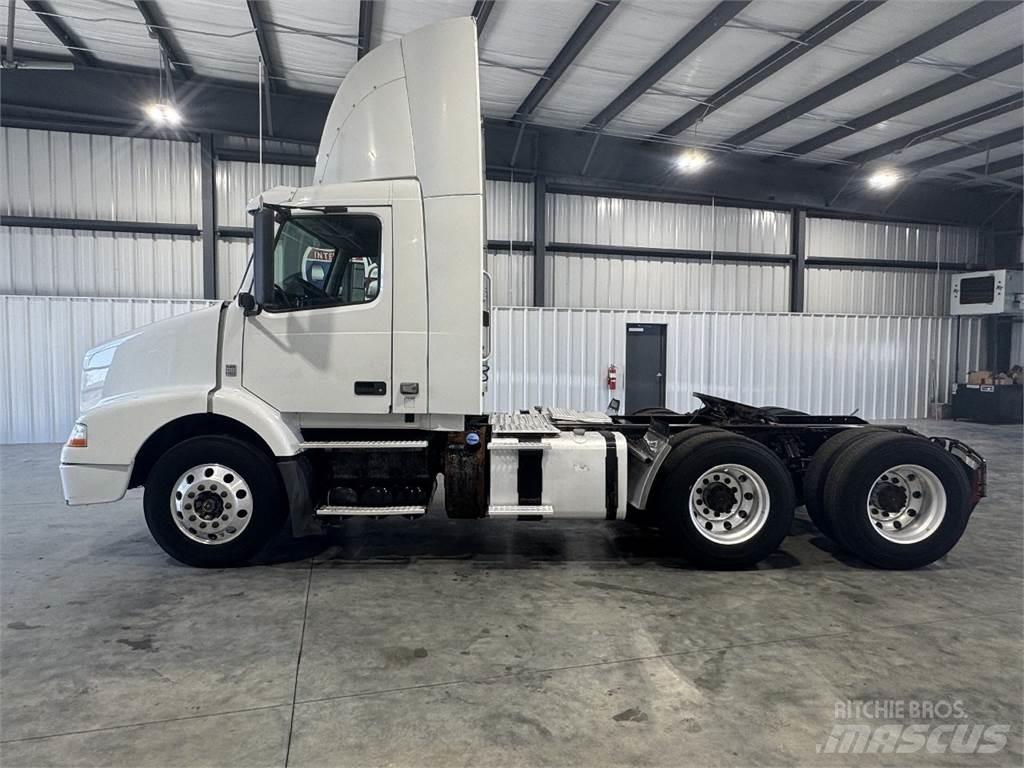 Volvo VNM64T200 Tracteur routier