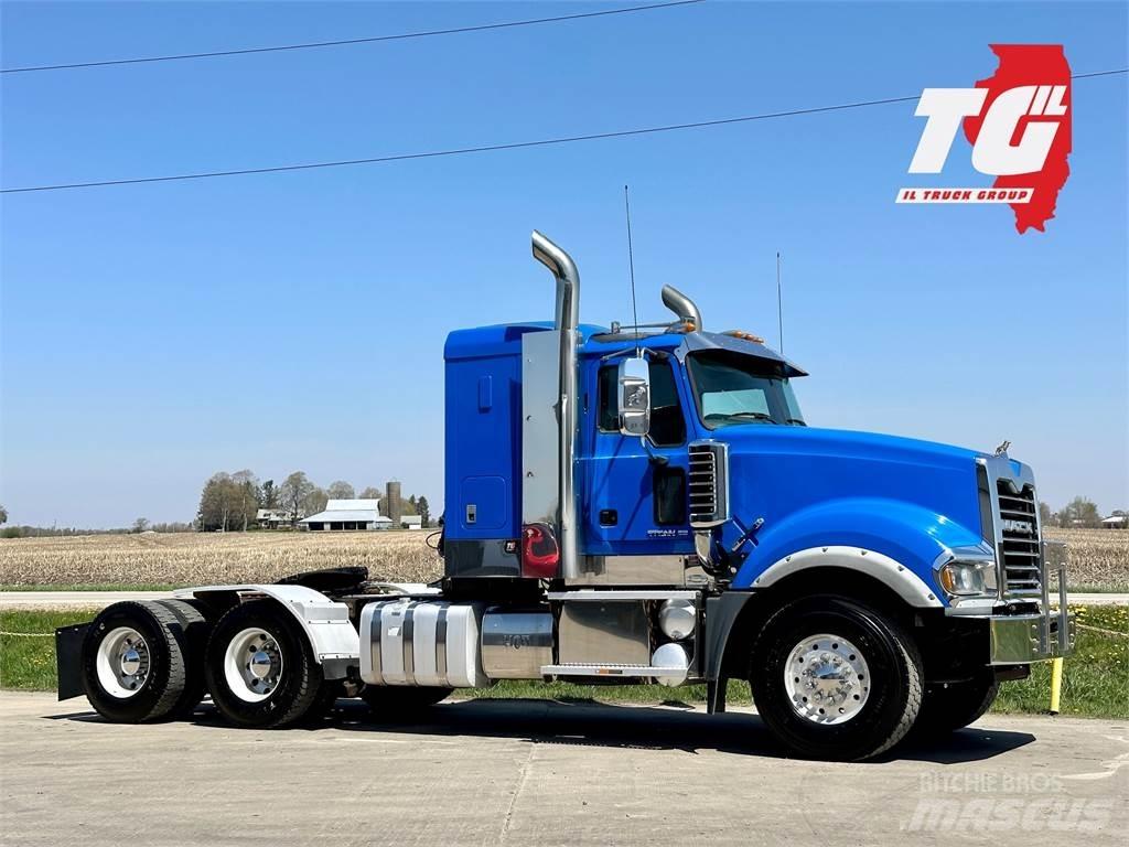 Mack Titan TD713 Tracteur routier