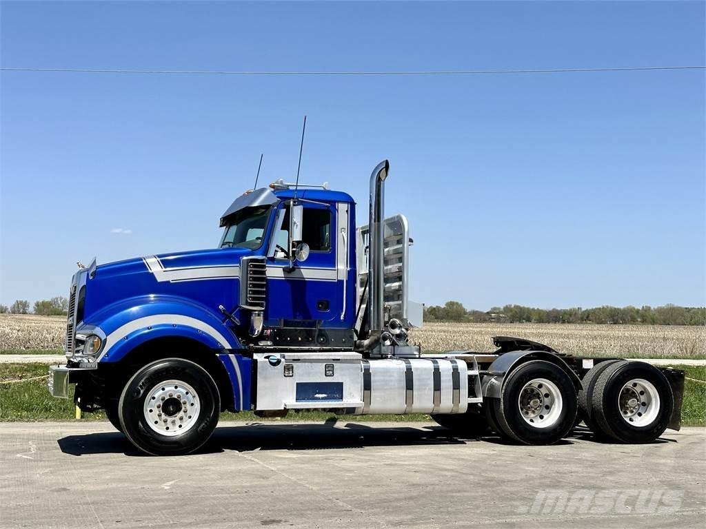 Mack Titan TD713 Tracteur routier