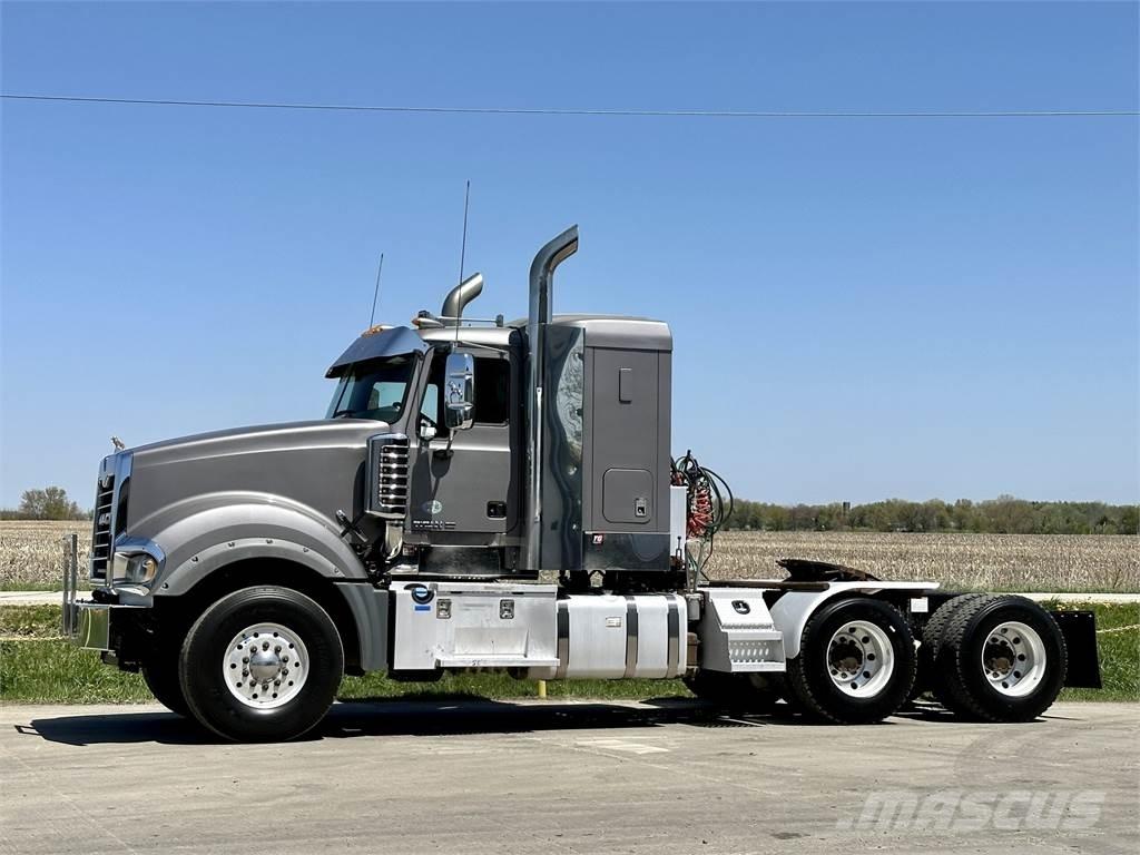 Mack Titan TD713 Tracteur routier
