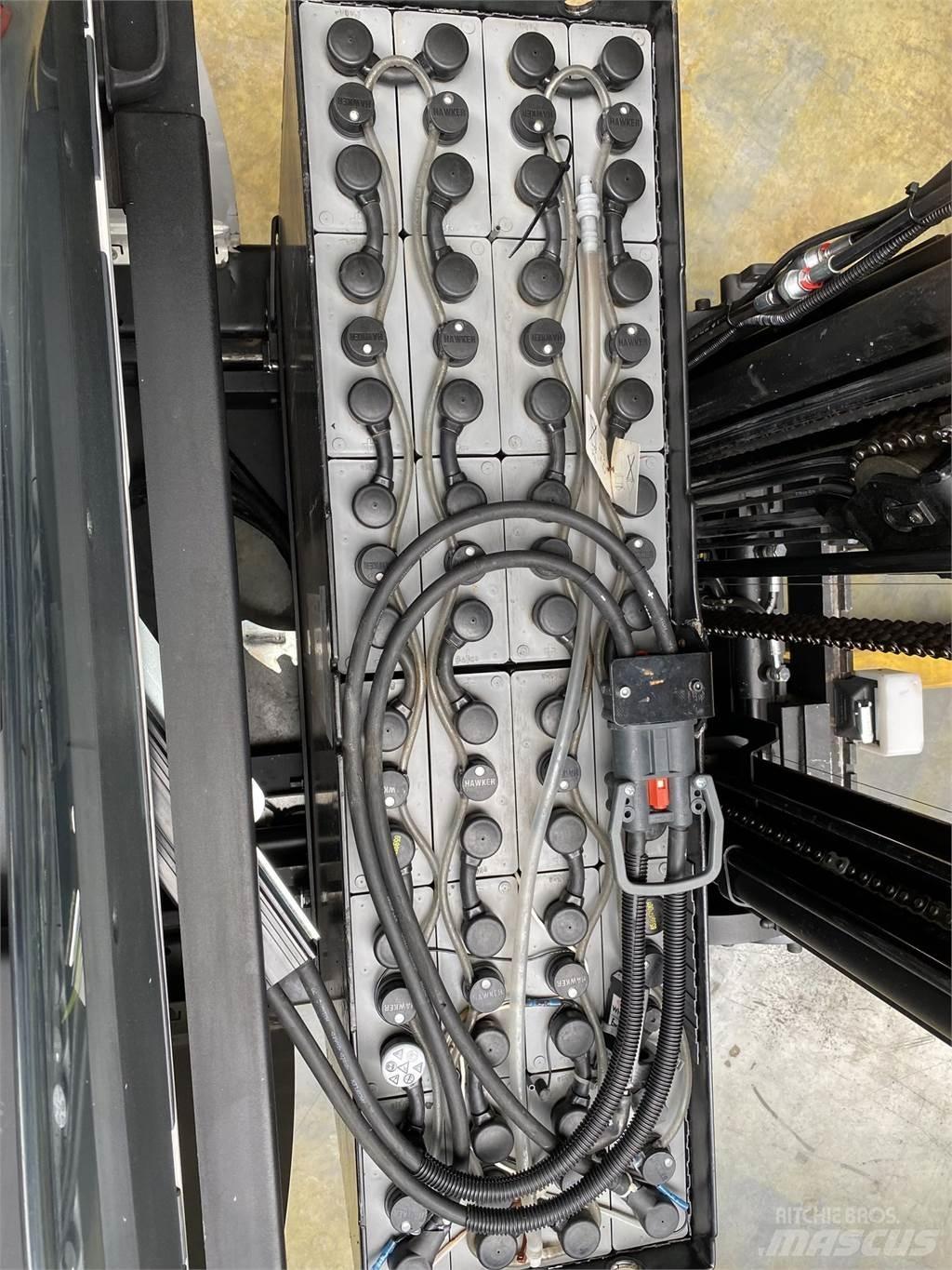 Toyota BT RRE140E Chariot à mât rétractable