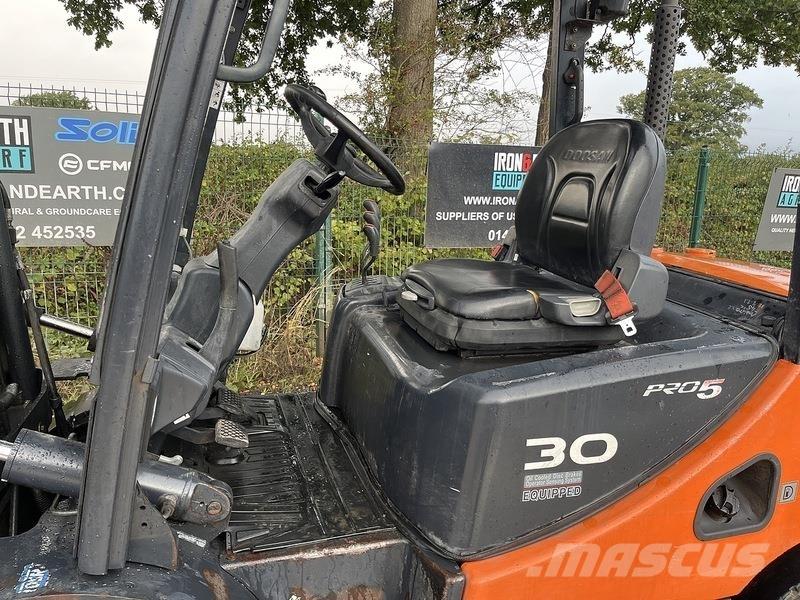 Doosan D30S-5 Autres Chariots élévateurs