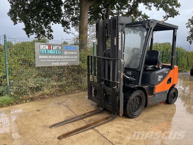 Doosan D30S-5 Autres Chariots élévateurs