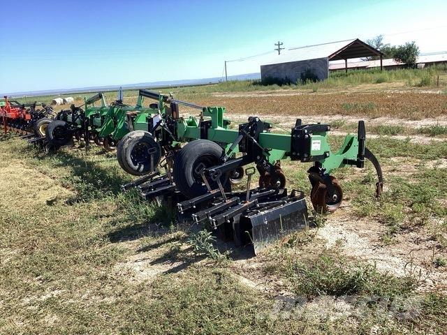 Bigham 801-840 Déchaumeur, cultivateur