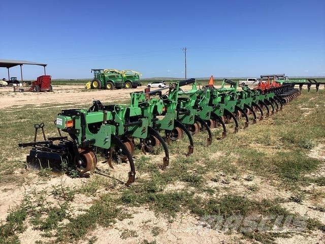 Bigham 801-840 Déchaumeur, cultivateur