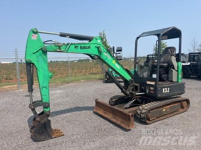 Bobcat E32 Pelle sur chenilles