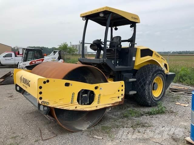 Bomag BW211D-5 Rouleaux monocylindre