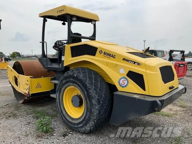 Bomag BW211D-5 Rouleaux monocylindre