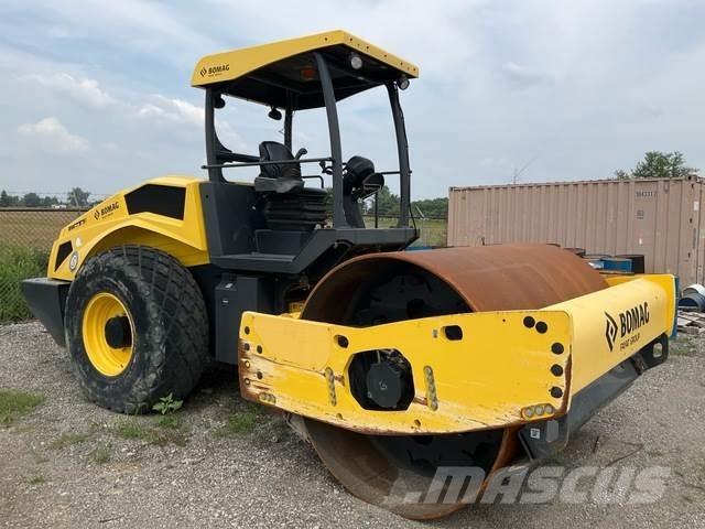 Bomag BW211D-5 Rouleaux monocylindre