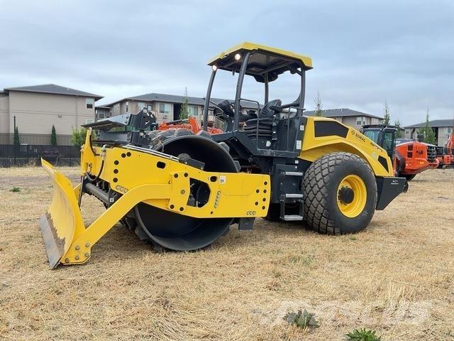 Bomag BW213DH Rouleaux monocylindre