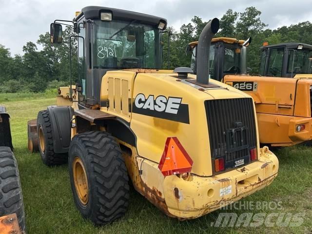 CASE 621E Chargeuse sur pneus