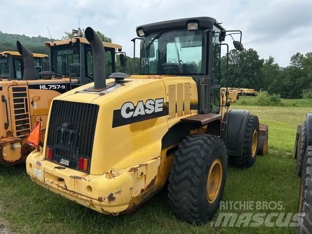 CASE 621E Chargeuse sur pneus