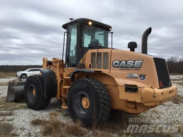 CASE 621F Chargeuse sur pneus