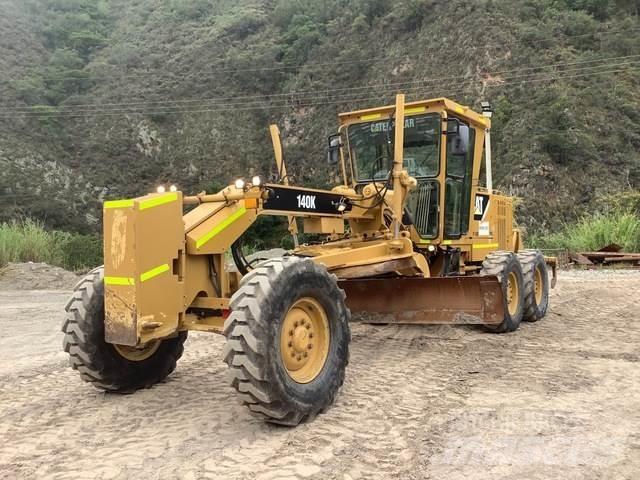 CAT 140K Niveleuse