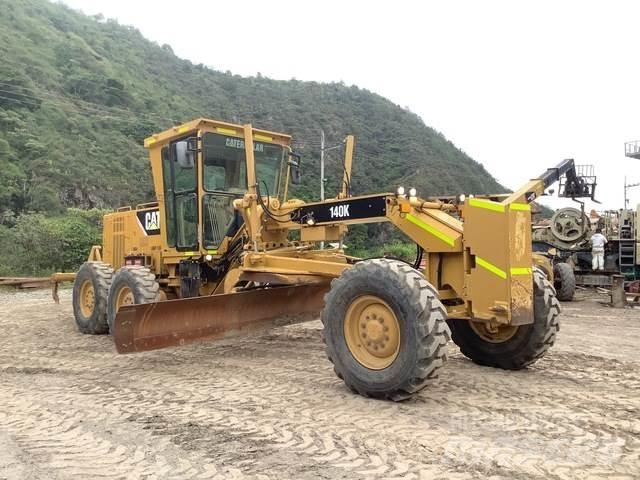 CAT 140K Niveleuse