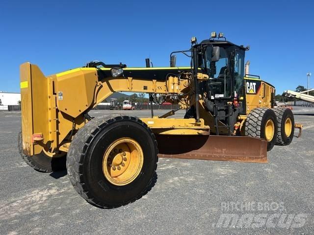 CAT 14M Niveleuse