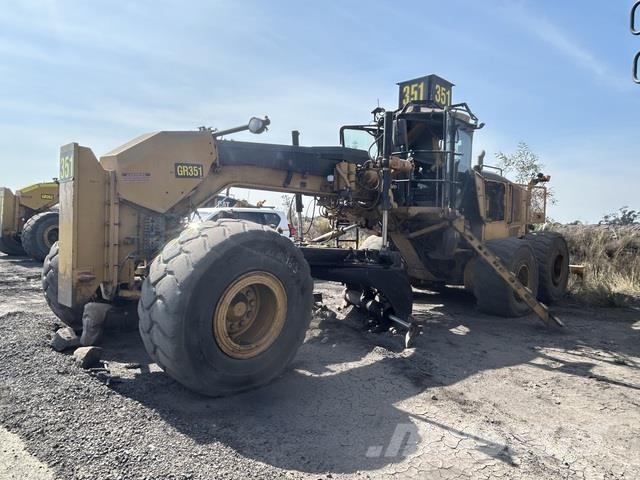 CAT 16M Niveleuse