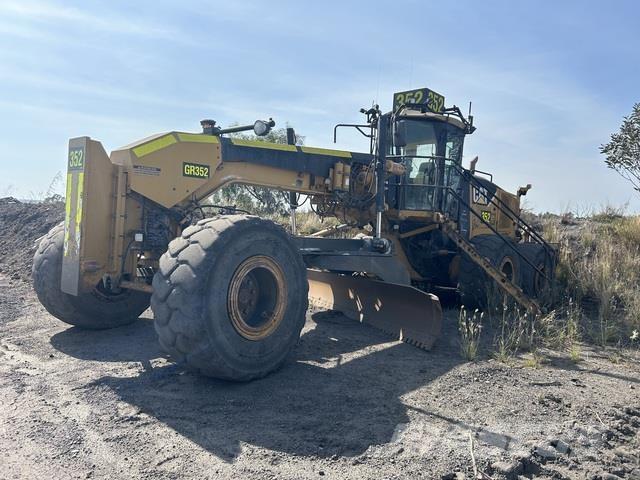 CAT 16M Niveleuse