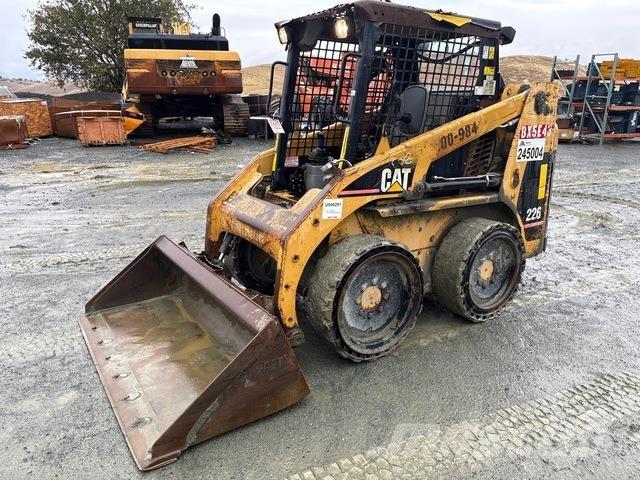CAT 226 Chargeuse compacte